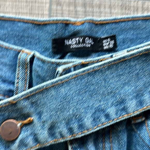 Nasty Gal crossed waist jeans - Picture 2 of 3